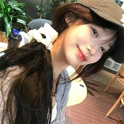 荒岛美女 海报